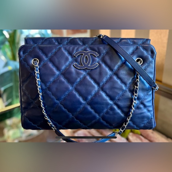 Chanel Blue Lambskin Hampton Bag - Picture 13 of 13